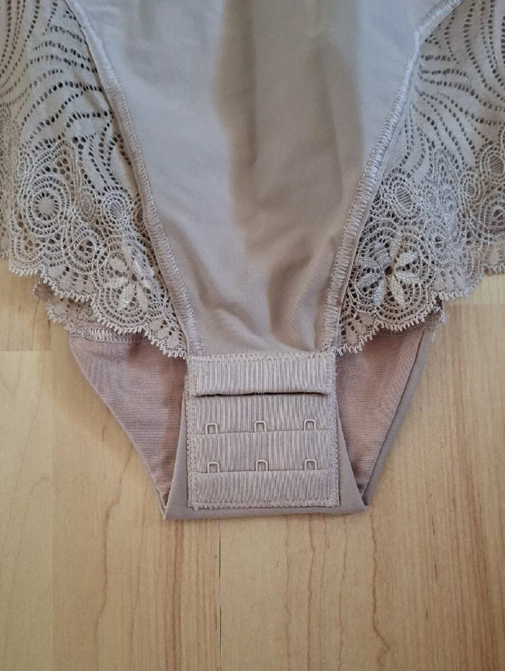 Simone Perele Shapewear Lace-Trim Bodysuit in Taupe Size 2 - Picture 3 of 6